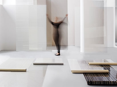 A figure stands behind examples of 3M™ FASARA™ and Dusted/Frosted Glass Finishes.
