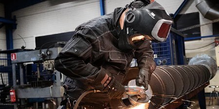 welder grinding
