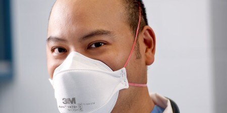 A person wearing a face mask
