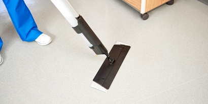 3m easy clean floor mop being used to clean in a hospital floor

